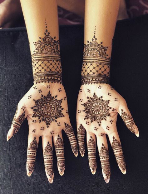 Mehendi Design For Small Hands, Mehndi Designs For Girls Hands, Simple Indian Mehendi Designs, Mehandi Designs Simple Front Hand, Diwali Mehendi Designs For Hands, Mehendi Palm, Simple Mehndi Designs Front Hand Easy, Front Mehendi Designs, Mehndi Designs Front Hand Simple