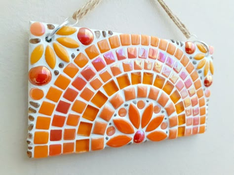 Mosiacs Projects Diy, Easy Mosaic Patterns, Soothing Activities, Flower Mosaics, Mosaic Wall Hanging, Easy Mosaic, Stained Glass Mosaic Art, Butterfly Mosaic, Mosaic Art Diy