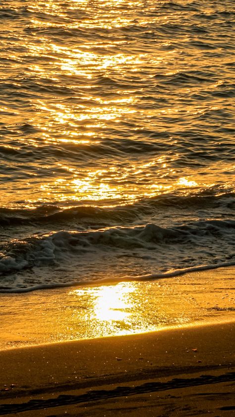 #beach #waves #sand #shine #sparkling #calm #quiet Quiet Beach, Sea Breeze, Beach Lovers, Beach Waves, Pins