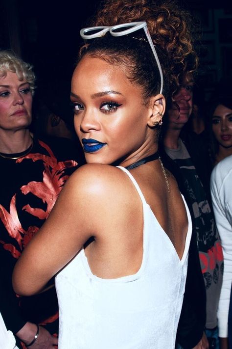 Rihanna’s Epic Glittery Blue Lipstick Last Night Was Actually Eyeliner  And her makeup artist told us exactly how to recreate it Lipstick Organization, Blue Lipstick Makeup, Lipstick Drawing, Mac Chili Lipstick, Pat Mcgrath Lipstick, Colourpop Liquid Lipstick, Jeffree Star Lipstick, Huda Beauty Lipstick, Milani Lipstick