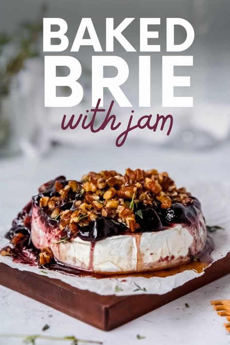 Brie Toppings, Brie With Jam, Baked Brie With Jam, Brie Recipes Appetizers, Brie Cheese Recipes, Baked Brie Recipes, Brie Appetizer, Brie Recipes, Baked Brie