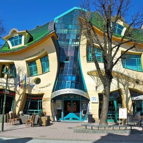 Krzywy Domek, The Crooked Little House of Sopot, Poland That Sports a Distorted Illusory Front Facade Polish Architecture, Sopot Poland, Poland Culture, Dancing House, Crooked House, Crazy Houses, Front Facade, Visit Poland, Interior Design Courses