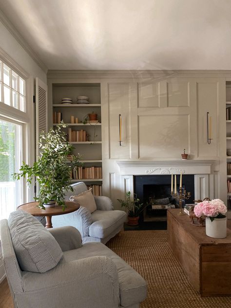 Step Inside a Charming Historic Queen Anne Home – Schoolhouse East Coast Interior Design, No Rug Living Room, Modern Traditional Apartment, Southern Living Room, Anthropologie Living Room, Accent Chairs In Living Room, Nantucket Decor, Chicago Living, Southern Interior