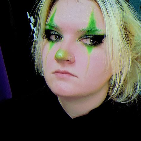 Green Clown Makeup Halloween, Neon Clown Makeup Halloween, Neon Green Makeup Looks, Green Clown Makeup, Neon Green Makeup, Neon Clown, Jester Makeup, Clown Costume Women, Cute Clown Makeup