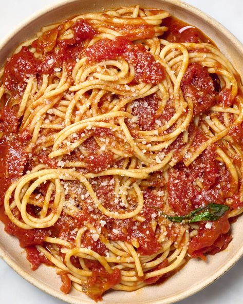 I Asked Two Italian Chefs the Secret to the Best Marinara Sauce, and They Both Said the Same Thing Chicken Devan, Mariana Sauce, The Best Marinara Sauce, Classic Marinara Sauce, Spaghetti Marinara, Best Marinara Sauce, Marinara Recipe, Marinara Sauce Recipe, Chilean Recipes