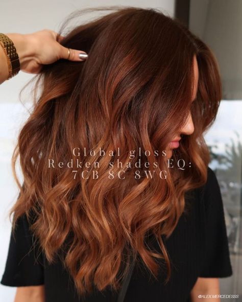 Auburn Balayage, Rambut Brunette, Copper Balayage, Colored Hair Tips, Chocolate Brown Hair Color, Hair Color Formulas, Ginger Hair Color, Hair Color Auburn, Auburn Hair