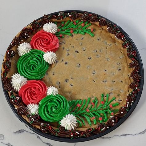 Decorate Cookie Cake, Decorated Cookie Cake Ideas, Christmas Message Cookies, Cookie Cake Christmas, Christmas Cookie Cake Ideas, Christmas Cookie Cake Decorating Ideas, Christmas Cookie Cake Design, Christmas Cookie Cakes, Simple Cookie Cake Designs