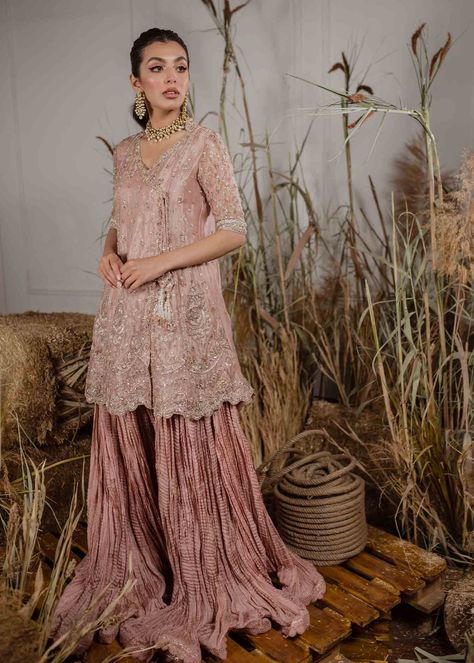 Crushed Sharara Pants, Gold Pakistani Outfits, Short Shirt With Sharara, Kamdani Dupatta, Tissue Sharara, Crushed Sharara, Casual Bridal Dress, Beige Kurta, Rose Gold Fabric