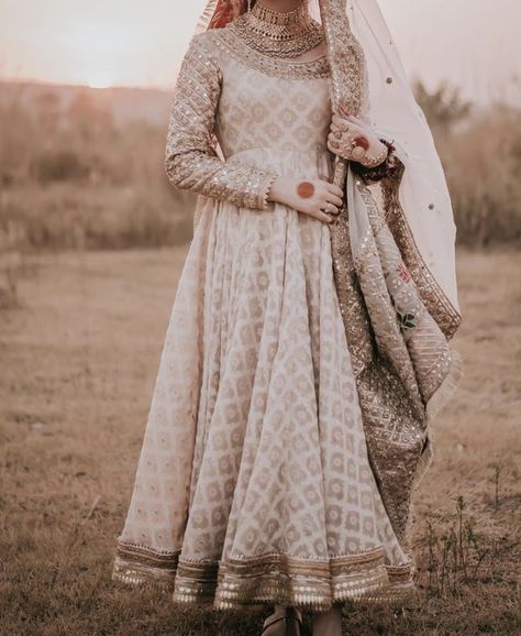 Laraib Rahim Nikkah, Laraib Rahim Wedding, Simple Nikkah Dress, Laraib Rahim, Bride Essentials, Nikkah Bride Dress, Hijab Brides, Desi Things, Patiala Dress