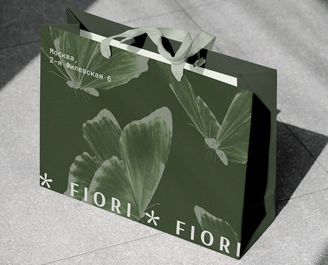 Brand Bag Design, Floral Packaging Design, Flower Packaging Design, Butterfly Packaging, Floral Packaging, Green Packaging, Shopping Bag Design, Paper Bag Design, Logo Design Inspiration Creative