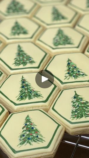 Facebook Easy Christmas Decorated Cookies, Wet On Wet Christmas Cookies, Wet On Wet Cookie Decorating, Christmas Tree Decorated Cookies, Christmas Cookie Decorating Videos, Decorated Christmas Tree Cookies, Christmas Tree Cookies Decorated, Easy Decorated Christmas Cookies, Winter Cookies Decorated