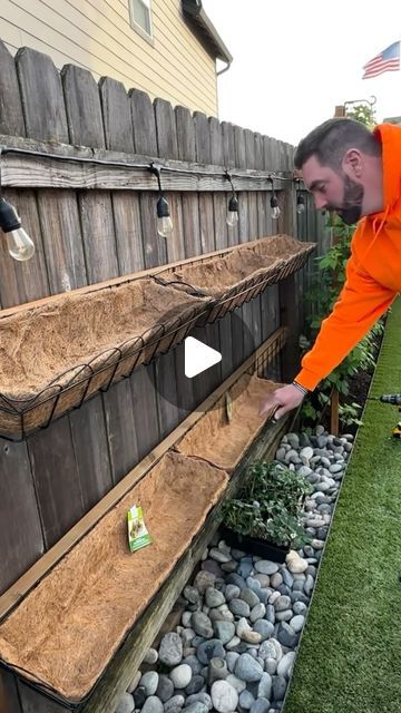 𝗜𝗻𝘁𝗲𝗿𝗶𝗼𝗿 ➕ 𝗖𝗿𝗲𝗮𝘁𝗶𝘃𝗶𝘁𝘆 on Instagram: "@everyday.murray & @murraytime5 🖤 added strawberries to their backyard 🍓a cute way to have them grow on the fence and match their hanging baskets 💫  Tag someone who needs this 👇⬇️  ⭐ Would you try this?" Hanging Pots On Fence, Hanging Planters On Fence, Strawberry Hanging Basket, Hanging Strawberries, Hanging Basket Ideas, Hanging Plant Basket, Strawberry Plants, Plant Ideas, Plant Basket