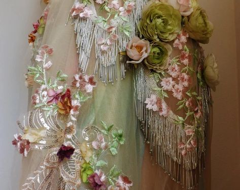 Edwardian Wedding Dress, Gatsby Wedding Dress, Ropa Shabby Chic, Samantha Wedding, Flapper Art, Edwardian Wedding, Bridesmaid Satin, Yellow Bridesmaids, Art Deco Art