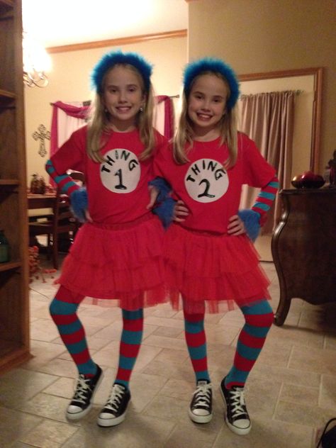 Thing 1 And Thing 2 Costumes For Kids, Thing One And Thing Two Costumes Diy, Thing One And Thing Two Costumes, Thing 1 Thing 2 Costume, Thing 1 Costume, Childrens Book Character Costumes, Character Day Ideas, Duo Outfits, Beachy Pictures