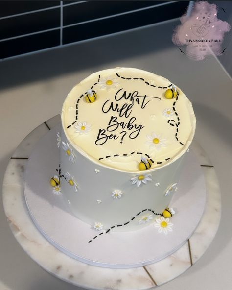 Gender Reveal Cake 🐝 How lucky am I to be a part of so many special occasions. Truly grateful What do you think?! Boy or Girl Cake drum • @cakebonofficial Food gel • @chefmaster Smoother • @sweet_escape001 Piping tips • @wiltoncakes Everything else! • @heb . . . . . #cake #sanantonio #sanantoniosmallbusiness #sanantoniocakes #sanantonioeats #sanantonioevents #sanantoniofood #sanantoniofoodie #sanantoniobaker #bakedsa #bakery #foodie #food #cakeoftheday #cakeofinstagram #cakeofthew... Bee Gender Reveal Cake, Boy Or Girl Cake, Baby Bee Gender Reveal, What Will Baby Bee, San Antonio Food, Bee Gender Reveal, 6 Cake, Cake Packaging, Gender Reveal Cake