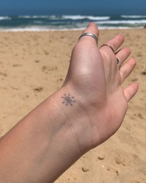 Cool Dainty Tattoos For Women, Cute Arm Tattoo Placement, Cute Simplistic Tattoos, Nani Tattoo, Obx Tattoos, Travel Tattoos For Women, Travel Inspired Tattoos, Tattoo Ideas Travel, Watercolor Bike