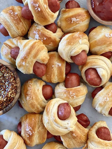 Group Snacks, Football Party Appetizers, Superbowl Foods, Pigs In A Blanket Recipe, Superbowl Food, Super Bowl Recipes, Chunky Chef, Bowl Ideas, Hot Appetizers