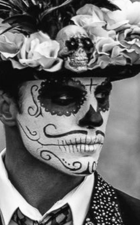 Day Of The Dead Makeup For Men, Day Of The Dead Makeup Men, Catrin Face Paint Men, Mens Day Of The Dead Makeup, Dia De Los Muertos Makeup Ideas For Men, Catrin Aesthetic, Day Of The Dead Makeup Men Simple, Diy Mariachi Costume, Skull Face Paint For Men