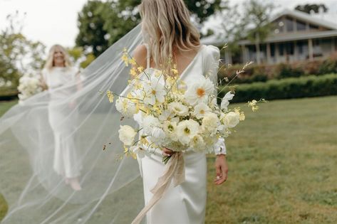 Featured Wedding 7 White And Pale Yellow Bouquet, Coastal Bouquet, Garden Style Bouquet, Farmer Wedding, Wild Wedding Bouquet, Bridal Era, Modern Bridal Bouquets, Lemon And Honey, Yellow Bouquets