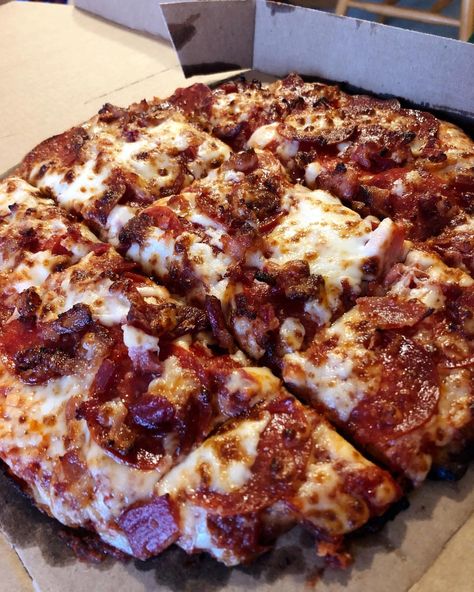 Emily | Currently craving: pepperoni and bacon pizza 😍🍕 (5/6/21) . . . . . . . . . @dominos #dominos #dominospizza #glutenfreepizza #gfpizza… | Instagram Pizza Dominos, Food Commercial, Meat Pizza, Bacon Pizza, Dominos Pizza, September 7, New England, Comfort Food, Bacon