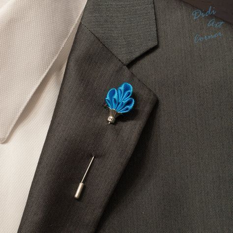 Lapel Pins Diy, Brooches Ideas, Silk Flower Boutonniere, Cloth Earrings, Flower Boutonniere, Men's Brooch, Convention Gifts, Face Brooch, Lapel Brooch