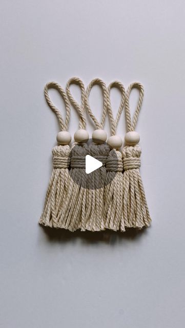 Macrame Tassel Tutorial, Macrame Tassel Diy, Macrame Knots Diy, Tassel Ornaments, Macrame Gifts, Macrame Tassels, Wedding Favor Gift Boxes, Macrame Tassel, Tassels Tutorials