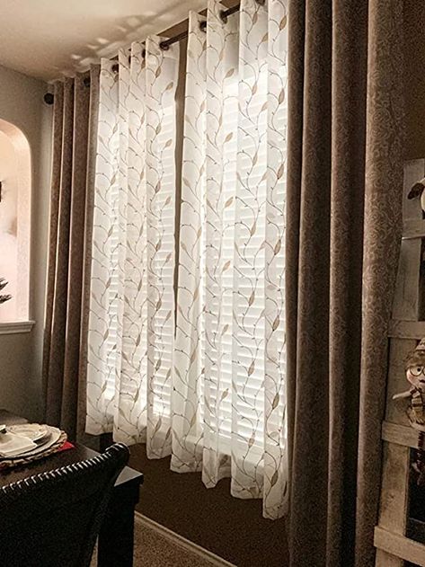 Curtain Ideas With Brown Furniture, Mocha Curtains Living Rooms, White And Gold Curtains Living Rooms, Brown And Gold Living Room Decor Curtains, Living Room Long Curtains, Curtains For Brown Furniture, Curtain Modern Living Room, Brown Curtains Living Room Ideas, Curtains For Brown Couch