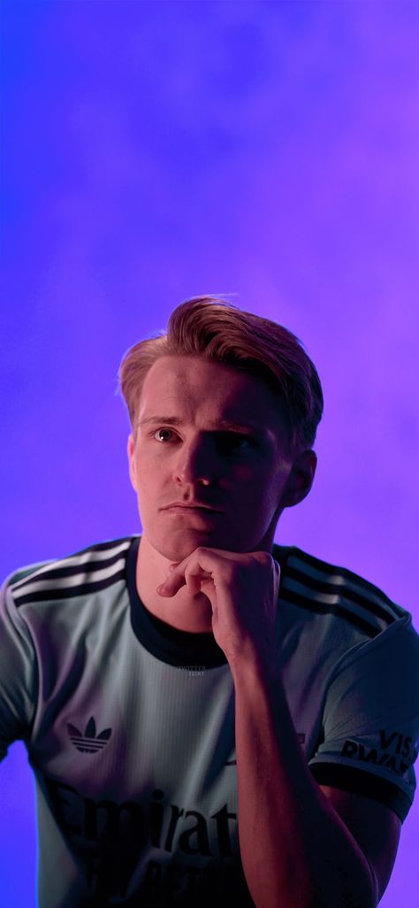 #arsenal #kit #jersey #wallpapers Odegaard Wallpaper, Arsenal Wallpaper, Arsenal Kit, Arsenal Fc Wallpapers, Martin Odegaard, Club Wallpaper, Arsenal Wallpapers, Martin Ødegaard, Soccer Boyfriend