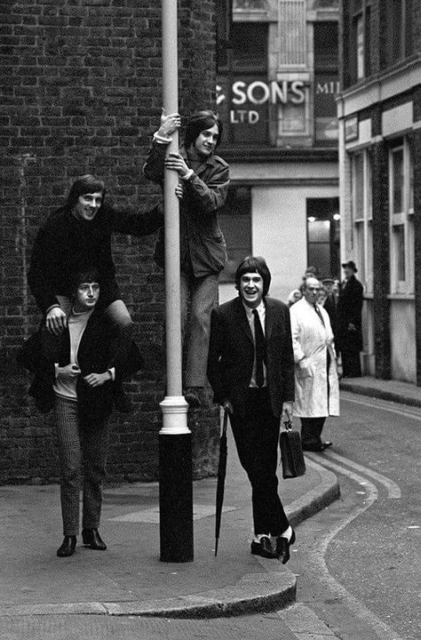 The Kinks, Soho, London 1966 Waterloo Sunset, Dave Davies, Ray Davies, Swinging London, Carnaby Street, 60s Music, The Kinks, Swinging Sixties, British Invasion