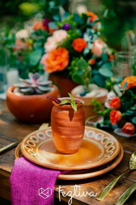 High End Mexican Party, Guanajuato Wedding, Mexican Modern Wedding, Modern Mexican Wedding, Mexican Table Setting, Rancho Wedding, Mexican Wedding Decorations, Vintage Mexican Wedding, Mexican Theme Wedding