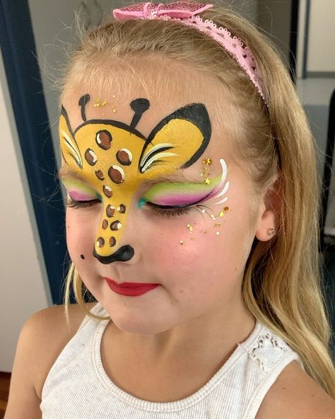 Face Painting Brisbane’s Instagram post: “Giraffe face painting. (No editing, no filter, on the job) #australiafacepainting #butterflyfacepainting #fancypantsentertainment…” Monkey Face Paint, Animal Costumes Diy, Easy Face Painting Designs, Giraffe Face, Animal Face Paintings, Festival Face Paint, Cheek Art, Birthday Makeup Looks, Face Glitter