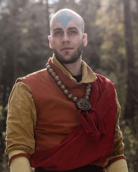 Aang Costume, Aang Cosplay, Diy Costumes Men, Cosplay Photoshoot, Avatar Ang, Avatar Cosplay, Male Cosplay, Avatar Aang, Legend Of Korra