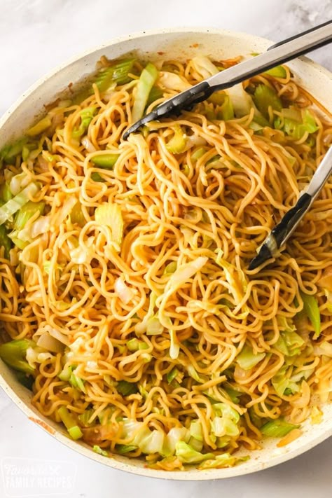 Panda Express Chow Mein Cabbage Chow Mein Recipe, Chew Mein Recipes, Copycat Panda Express Chow Mein, Panda Express Chow Mein Recipe, Panda Express Recipes, Ham Fried Rice, Baked Orange Chicken, Pho Noodles, Kosher Cooking