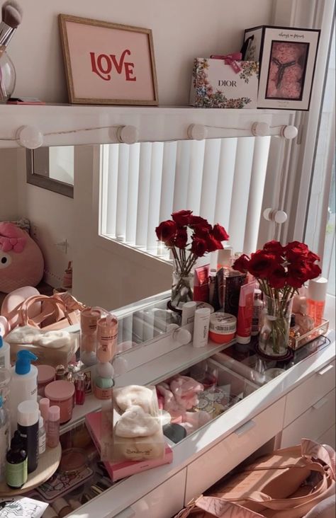 My Vanity, My New Room, Flower Pictures, New Room, Fresh Flowers, Home Inspo, Palace, Of My Life, Wish List