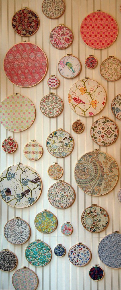 Decoration Inspiration: 14 DIY Wall Art Projects for Under $100 Kerajinan Diy, Fabric Display, European Home Decor, Pola Sulam, Bedroom Modern, 자수 디자인, Art Bedroom, Sewing Rooms, Embroidery Hoop Art