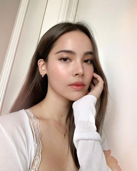 Yaya Urassaya Icons, Yaya Urassaya Sperbund, Yaya Urassaya, Urassaya Sperbund, Spring Hair Color, Shes Perfect, Face Photography, Models Makeup, Spring Hairstyles