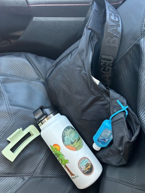 Hydroflask With Stickers Aesthetic, Baggu Aesthetic Girl, Whats In My Baggu Crescent Bag, Baggu Crescent Bag Outfit Aesthetic, What’s In My Baggu, Baggu Bag Aesthetic, Baggu Crescent Bag Aesthetic, Baggu Crescent Bag Outfit, Amazon Hello Kitty