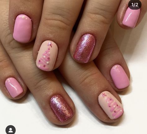 Pink Nails Christmas Short, Christmas Nails Kids Simple, Pink Christmas Square Nails, Cute Holiday Nails Short, Christmas Nails Biab Short, Pink Xmas Nails Short, Pink Christmas Nail Designs Short, Pink Holiday Nail Designs, Pink Santa Nails