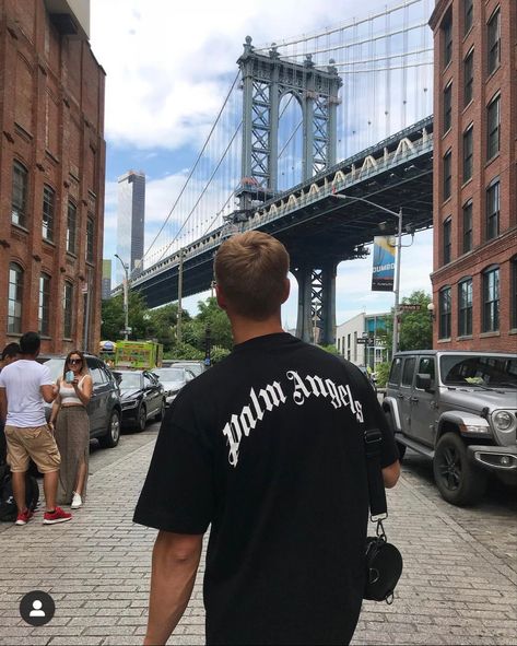 New York Guy Aesthetic, New York Aesthetic Men, New York Pics Ideas, Nyc Boys, Nyc Instagram Pictures, New York Photo Ideas, Nyc Photo Ideas, Nyc Pics, Nyc Instagram