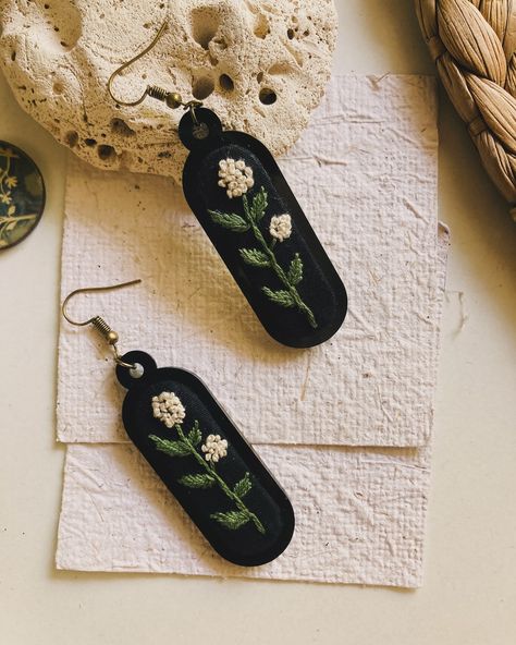 Floral Hand Embroidered Earrings ✨🪡 How To Embroider Earrings, Embroidered Felt Earrings, Hand Embroidered Earrings, Diy Embroidery Earrings, Embroidery On Leather, Jewellery Embroidery, Earring Embroidery, Hand Embroidered Jewelry, Embroidery Earrings