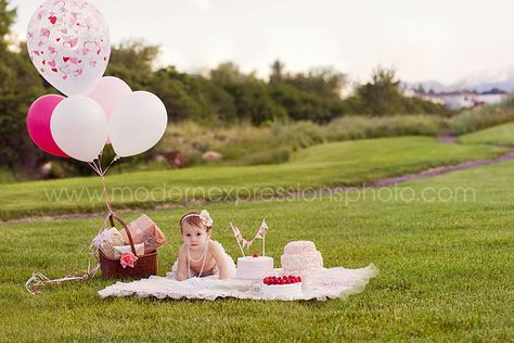 Picnic Cake Smash, Sweet One Smash Cake, Smash Cake Pictures, Cake Picnic, Twin Cake Smash, Outdoor Cake Smash, Cake Smash Inspiration, Picnic Cake, Picnic Photography