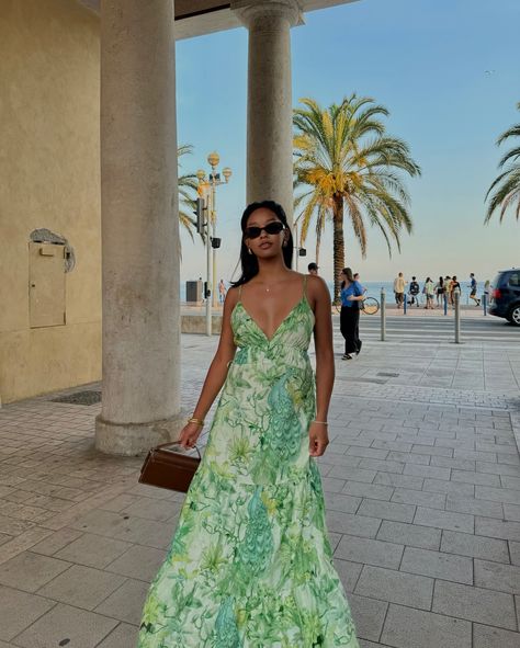 The perfect long dress for an eurotrip summer ! Get more summer outfit idea on my instagram account. 

#summeroutfit #summerdress #summerdress #sundress #outfitinspiration #outfitideas #summeroutfitideas #longdress #whattowear #outfitinspo #summerlook #eurosummeroutfit #southoffrance #frenchriviera #cotedazur #summerinfrance Green Summer Dress, Green Sundress, Green Summer Dresses, French Riviera, Outfit Idea, Summer Outfit, Summer Looks, Instagram Account, Summer Dress