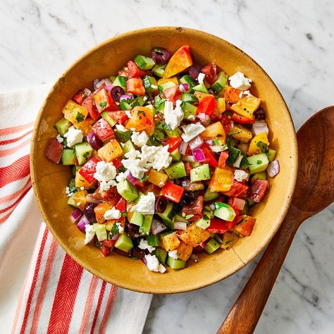 Use-a-Spoon Chopped Salad with Tomatoes, Cucumber, Red Onion & Kalamata Olives Quick Salad Recipes, Quick Salads, Creamy Cucumber Salad, Tomato Cucumber, Summer Salad Recipes, Healthy Eating For Kids, Kalamata Olives, Easy Salad Recipes, Chopped Salad