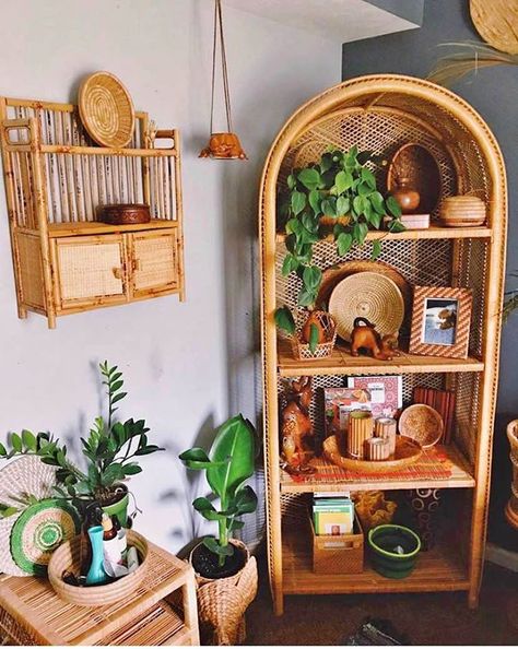 Home Decorations Ideas, Wicker Shelf, Home Decor Ideas Living Room, Ideas Living Room, Apartment Inspiration, Boho Living Room, Wicker Furniture, Room Inspiration Bedroom, Dream Decor