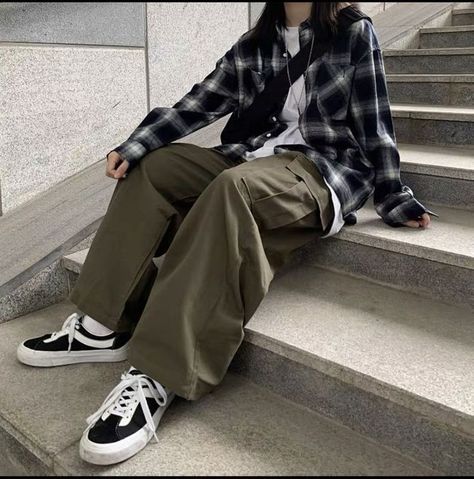 Tomboy Korean Girl Style, Baggy Clothes Korean, Baggy Clothing Aesthetic, Baggy Clothes Outfit Summer, Summer Baggy Outfits, Baggy Clothes Outfit Women, Boyish Fits, Aesthetic Baggy Clothes, Baggy Clothes Outfit Aesthetic