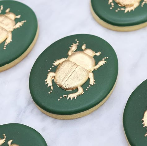 Scarab beetle cookies Beetle Cake, Bug Cookies, Iced Biscuits, Sugar Cookie Designs, Scarab Beetle, Cake Business, Fancy Cookies, Creative Cookies, Beautiful Cookies