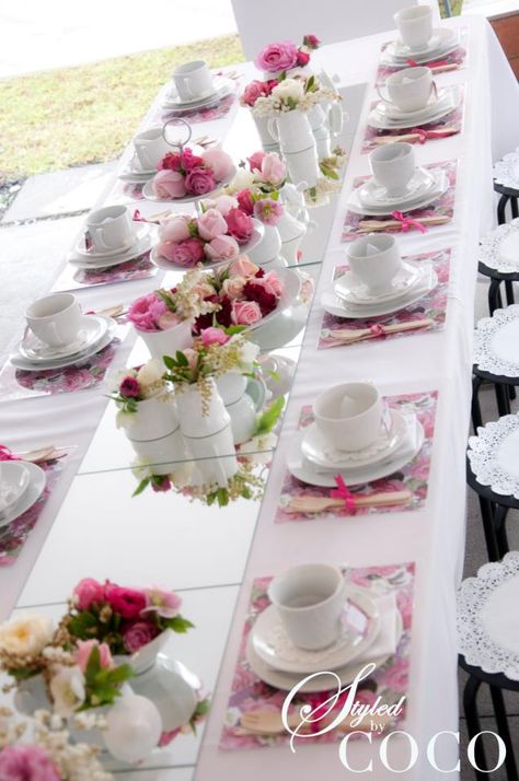 Selamat Hari Valentine, Vintage Tea Parties, Tea Party Table, High Tea Party, Hari Valentine, Tea Cups And Saucers, Party Deco, Tea Party Decorations, Bridal Tea