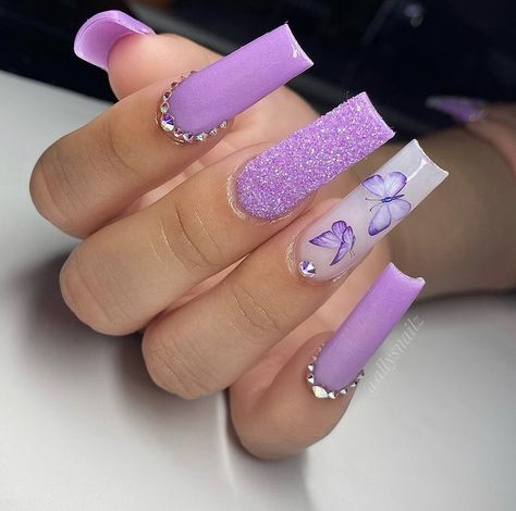 Purple Nails With Flowers, Nails With Flowers, Quinceanera Nails, Lilac Nails, Purple Acrylic Nails, Long Acrylic Nail Designs, Lavender Nails, Blue Acrylic Nails, Cute Acrylic Nail Designs