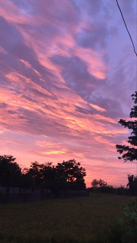 i took this pic on my own camera Pink Clouds Aesthetic, Pink Sunset Aesthetic, Beautiful Sky Pictures, Country Sunset, Dark Purple Wallpaper, Pink Skies, Sky Images, Sunset Beautiful, Sky Pics