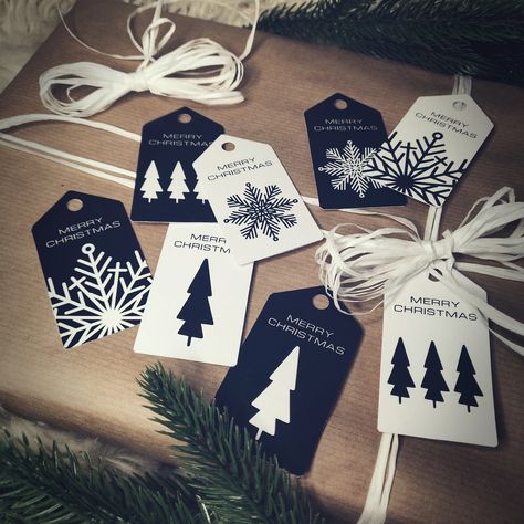 Fabric Christmas Tags, Diy Gift Tags Ideas, Cricut Christmas Gift Tags, Stampin Up Christmas Tags, Cricut Gift Tags, Christmas Tags Diy, Christmas Tags To Print, Advent Calendar Tags, Gift Tags Ideas